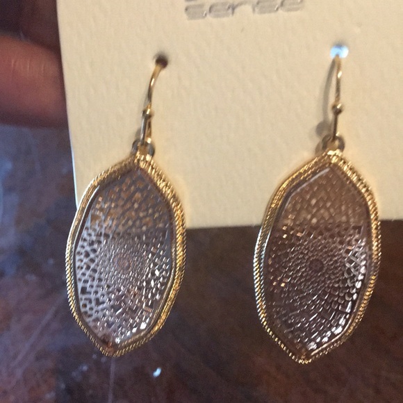 Framed earrings - Picture 2 of 3